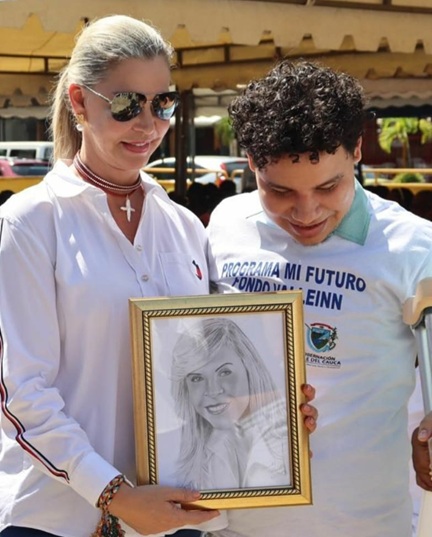 Entrega de obra a la Gobernadora del Valle del Cauca Dilian Francisca Toro
